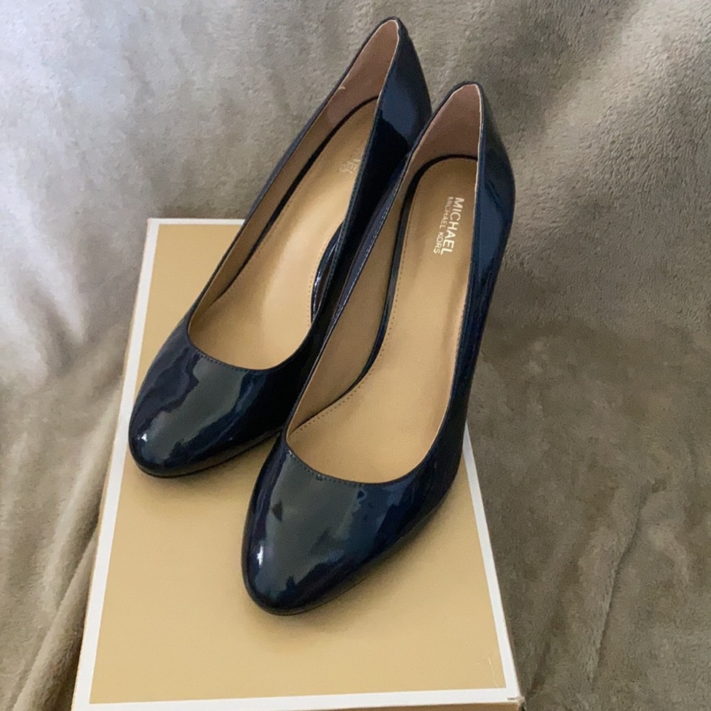 Michael Kors Ashby Pump With Box